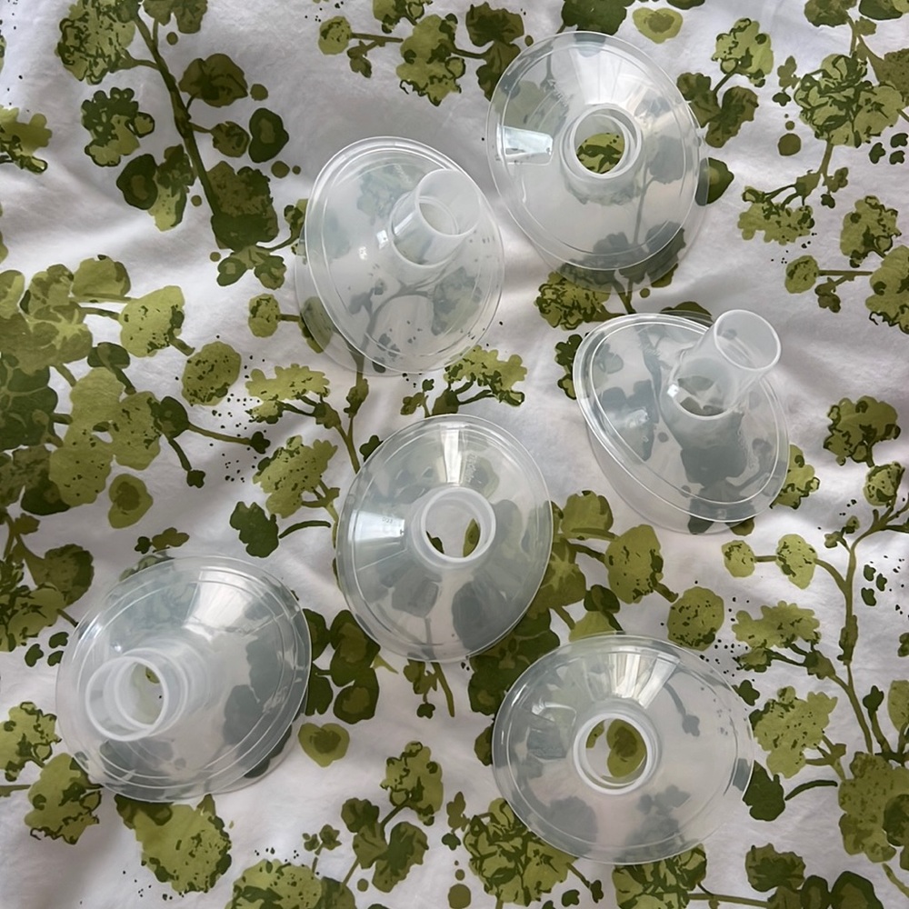 5 sets of medela flanges 24 mm and one set of 27 all together